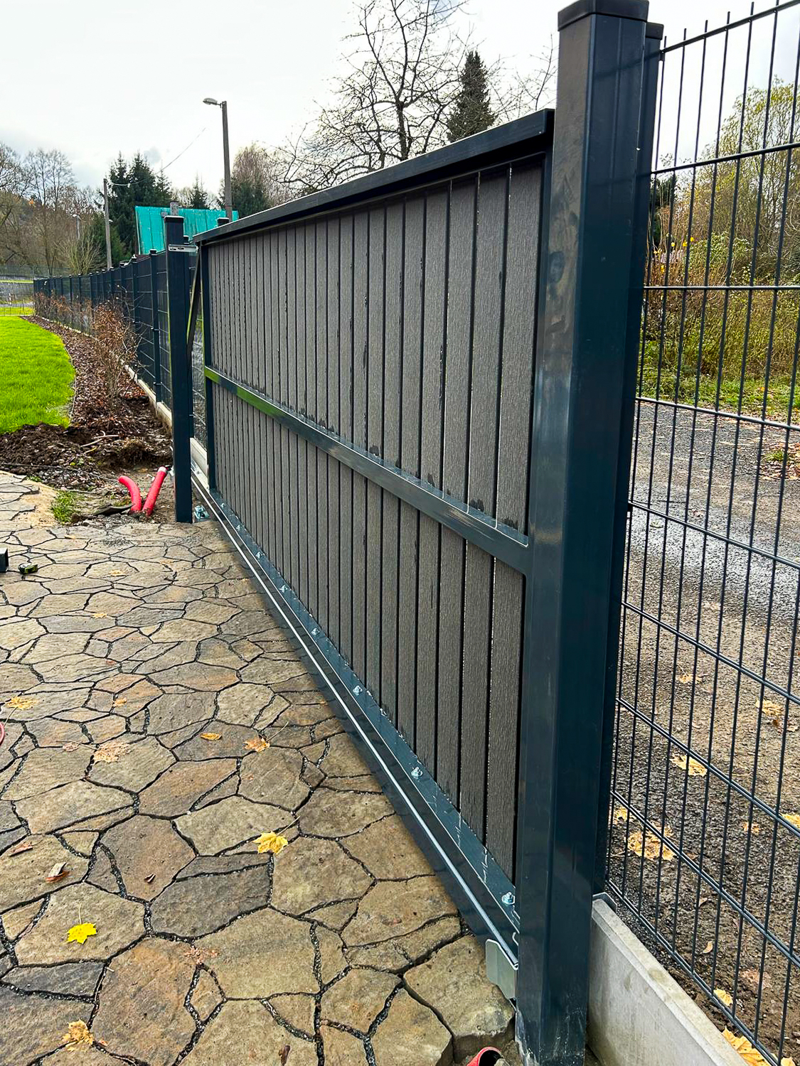 WhatsApage 2025-11-21 at 13.45.03